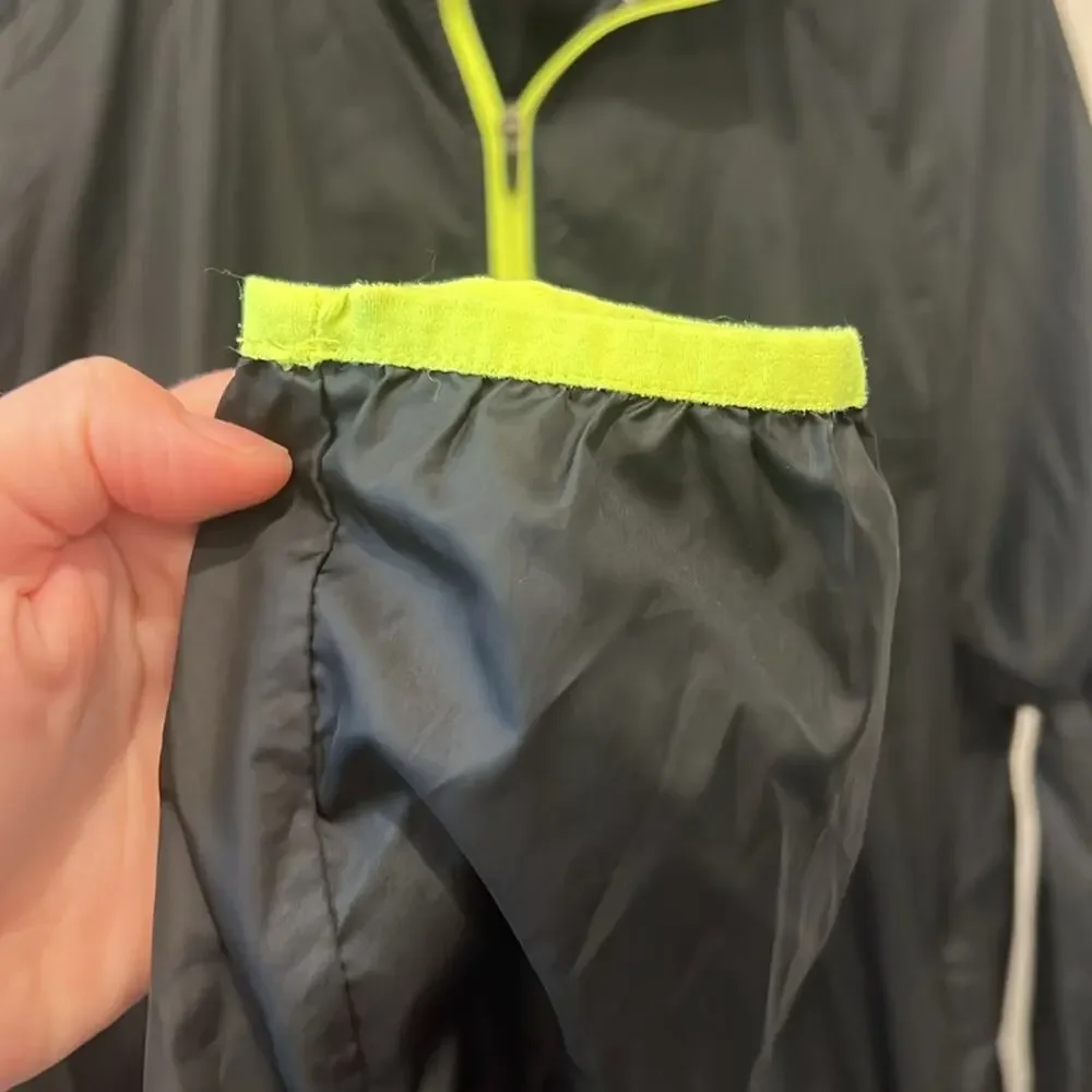 Nike Lightweight Slick Rain‎ Jacket | Adult Medium